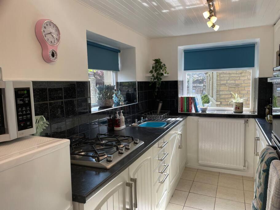Cute And Cosy 2 Bed Cottage Honley Bagian luar foto
